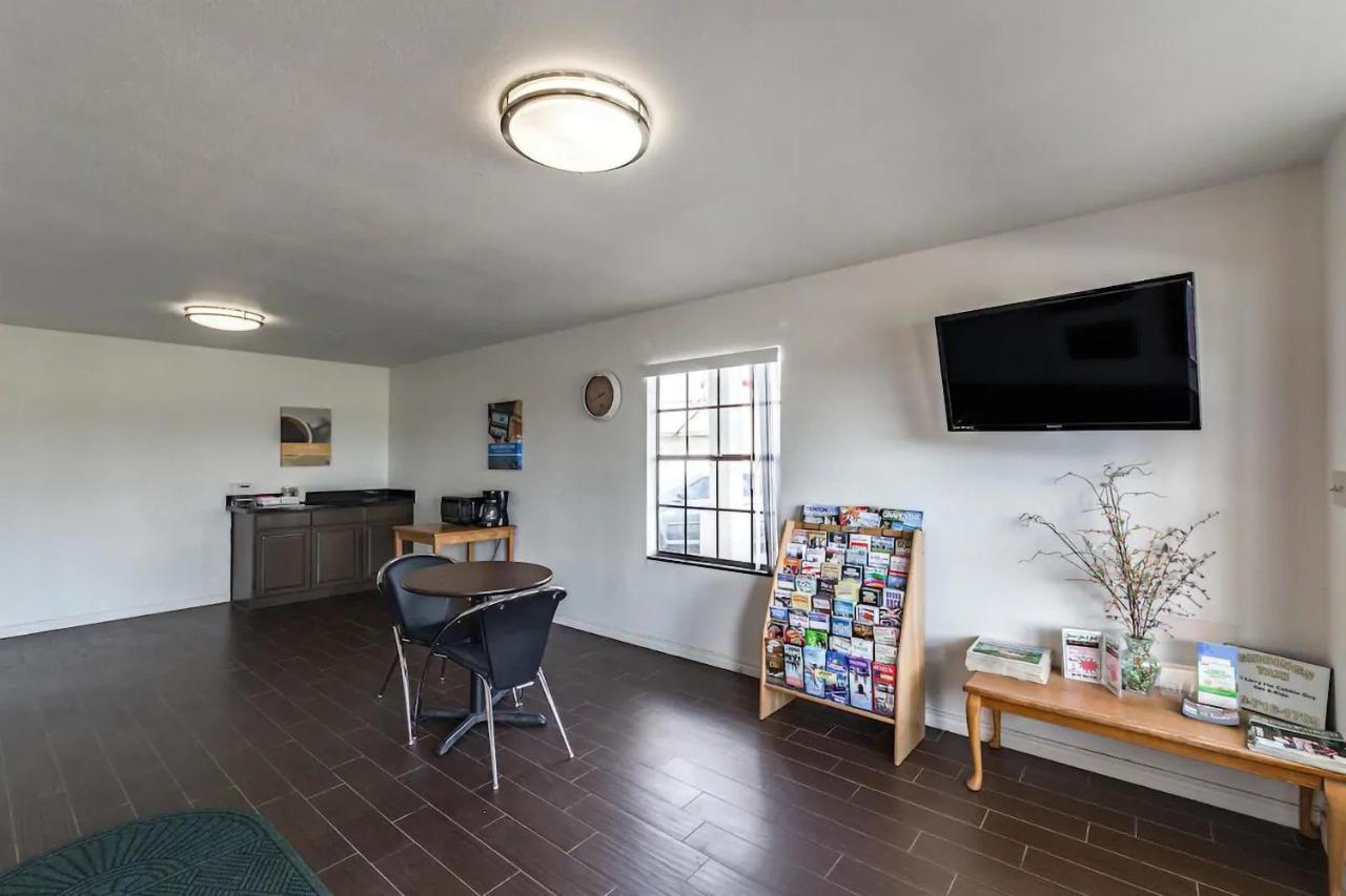 Giddings Executive Inn Kültér fotó