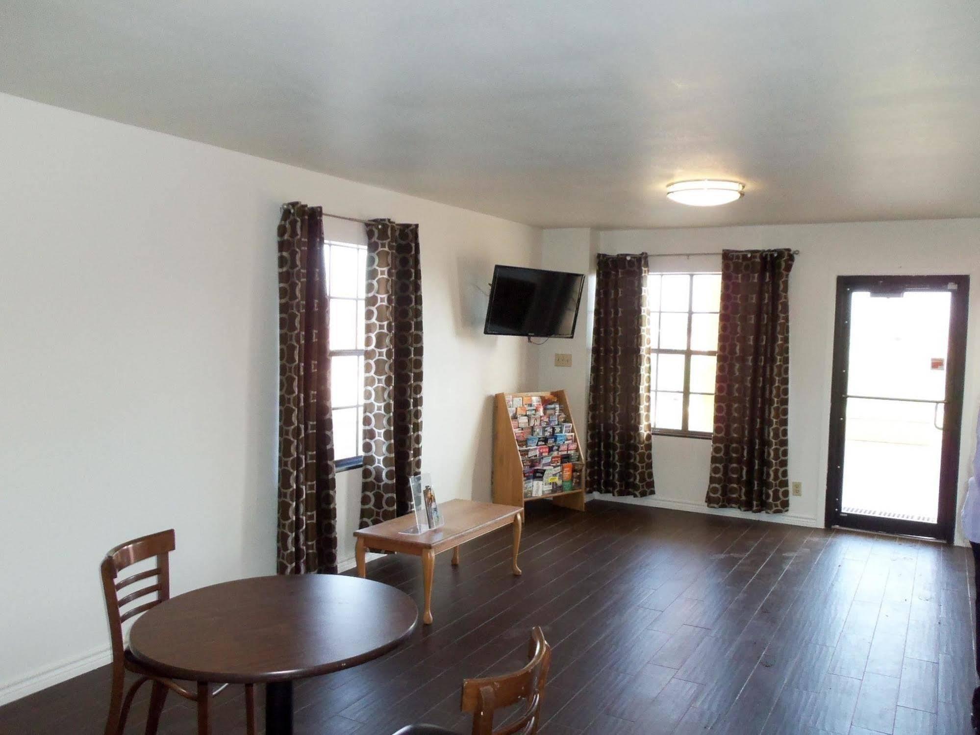 Giddings Executive Inn Kültér fotó
