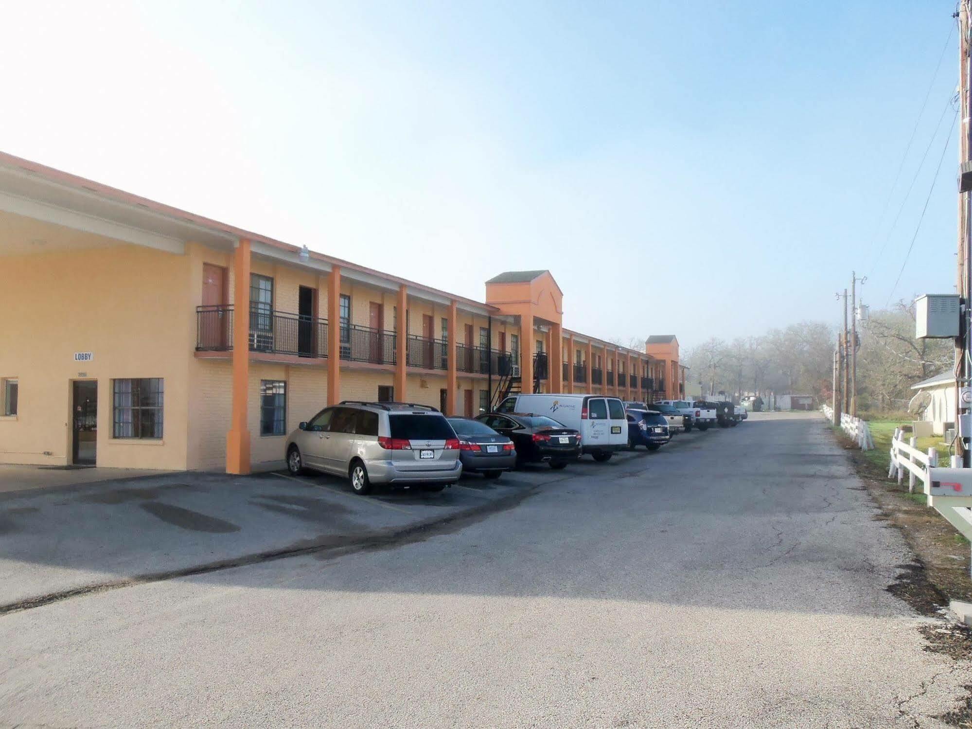 Giddings Executive Inn Kültér fotó